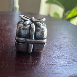 Pandora Present/ Gift Bead